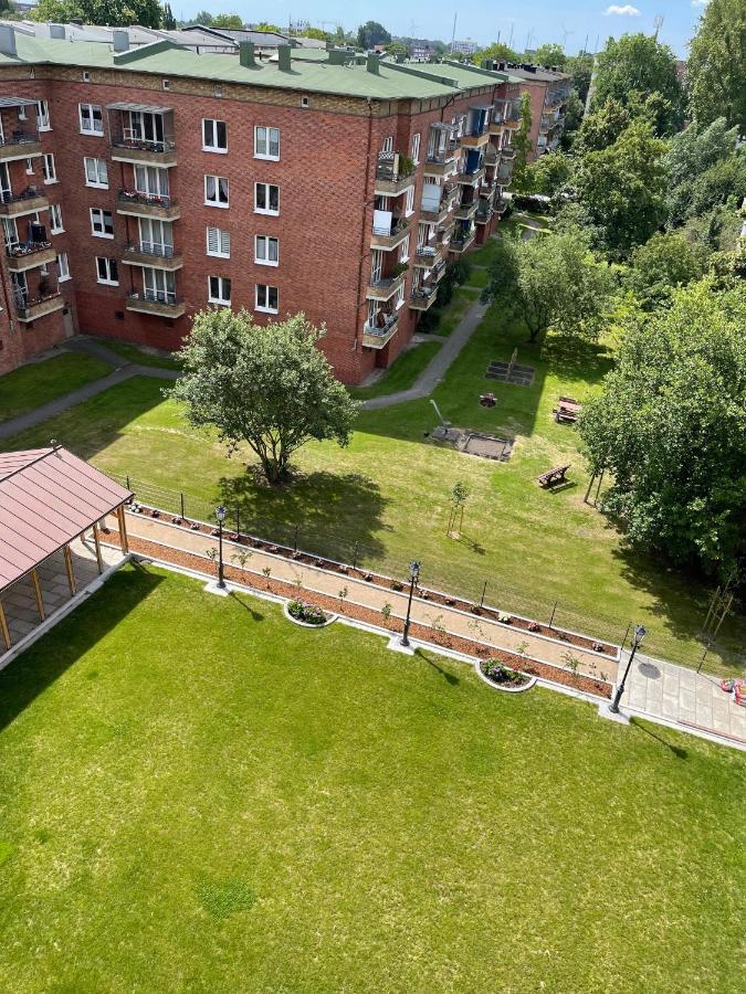 Cls Zentrale City-Wohnung In Hamburg Mit E-Laden Und Tiefgarage, Grosser Balkon, Blick Ueber Hamburg, Parkplatz, Cafe Im Haus, Bushaltestelle Direkt Gegenueber, Flex Check In Luaran gambar