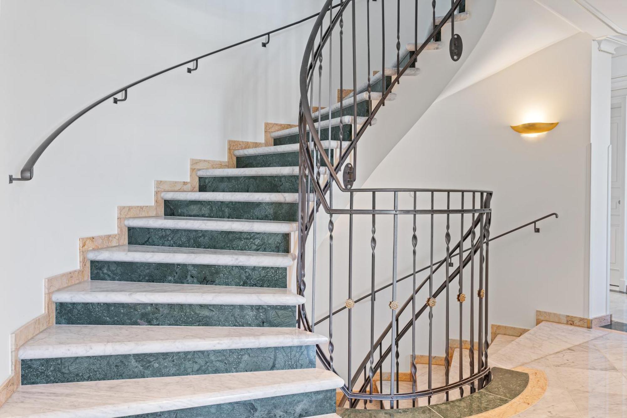 Cls Zentrale City-Wohnung In Hamburg Mit E-Laden Und Tiefgarage, Grosser Balkon, Blick Ueber Hamburg, Parkplatz, Cafe Im Haus, Bushaltestelle Direkt Gegenueber, Flex Check In Luaran gambar