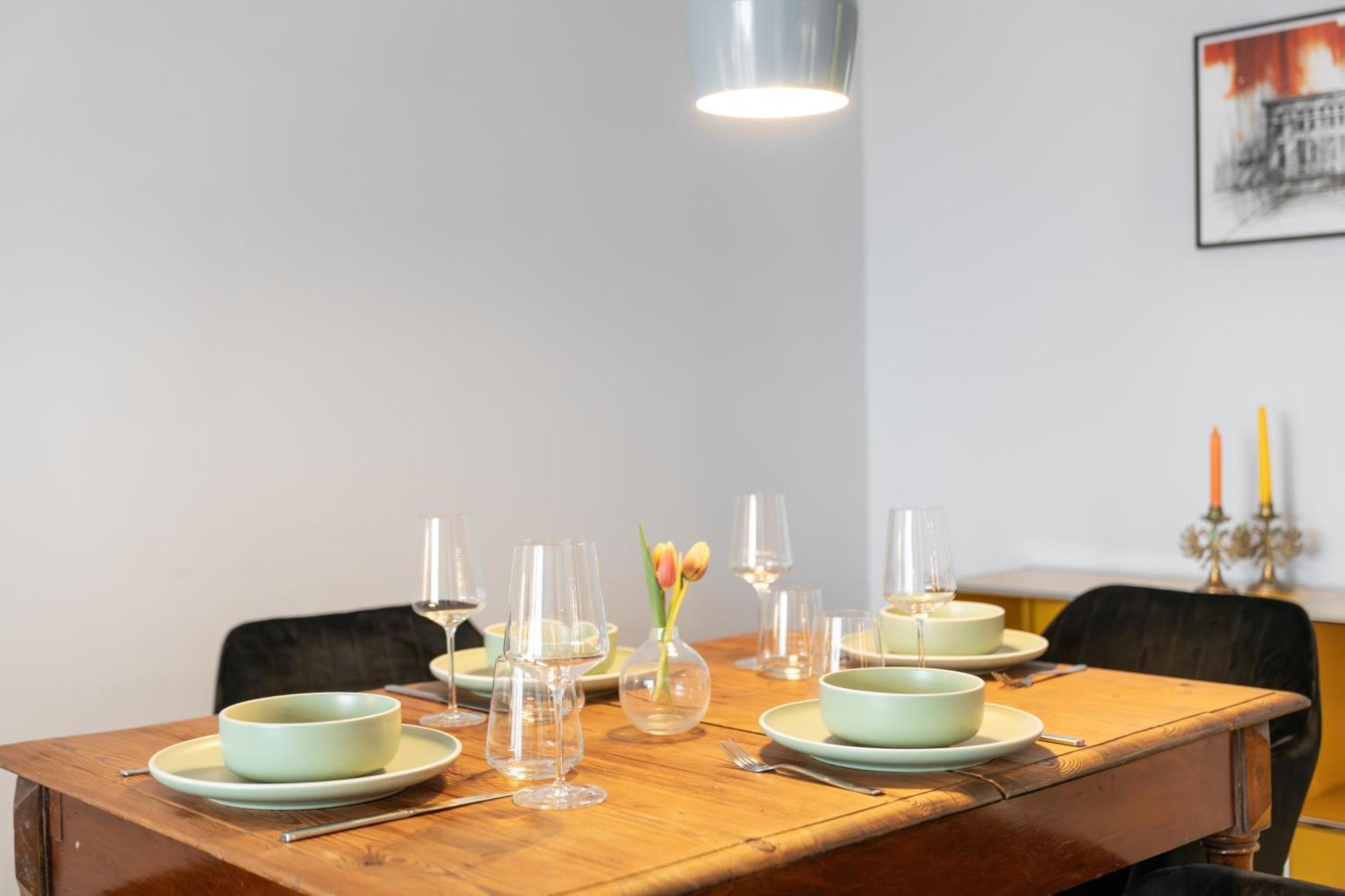 Cls Zentrale City-Wohnung In Hamburg Mit E-Laden Und Tiefgarage, Grosser Balkon, Blick Ueber Hamburg, Parkplatz, Cafe Im Haus, Bushaltestelle Direkt Gegenueber, Flex Check In Luaran gambar
